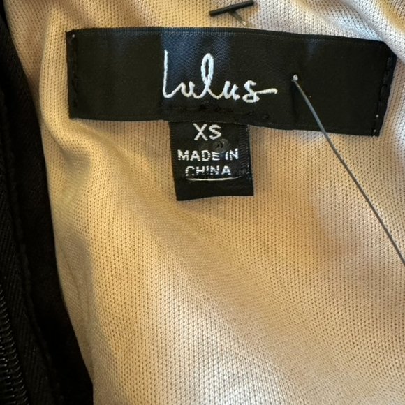 *NWT* (XS) Lulu's Alluring Beauty Black and Beige Lace Bodycon Midi Dress - Picture 7 of 7